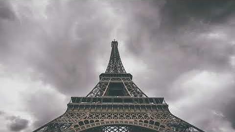 BEAUTIFUL BLACK CLOUD 4K timelapse over the paris eiffel tower