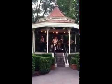 Disney Periscope: EPCOT-UK