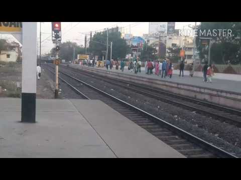 (BRC) WAP -5 AMUL #30057 With 22959 Surat Jamnagar InterCity Express Arrival at Maninagar.