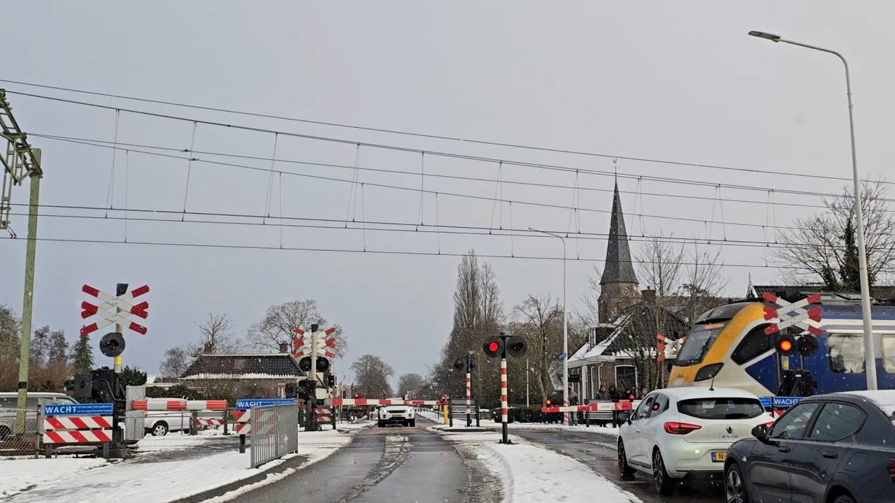 Spoorwegovergang Wolvega // Dutch Railroad Crossing