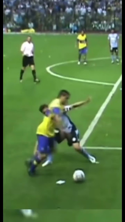 No se la podían sacar a Román 🎩🙌🏽 #bocajuniors #bocajrs #riquelme #xeneize #labombonera #football