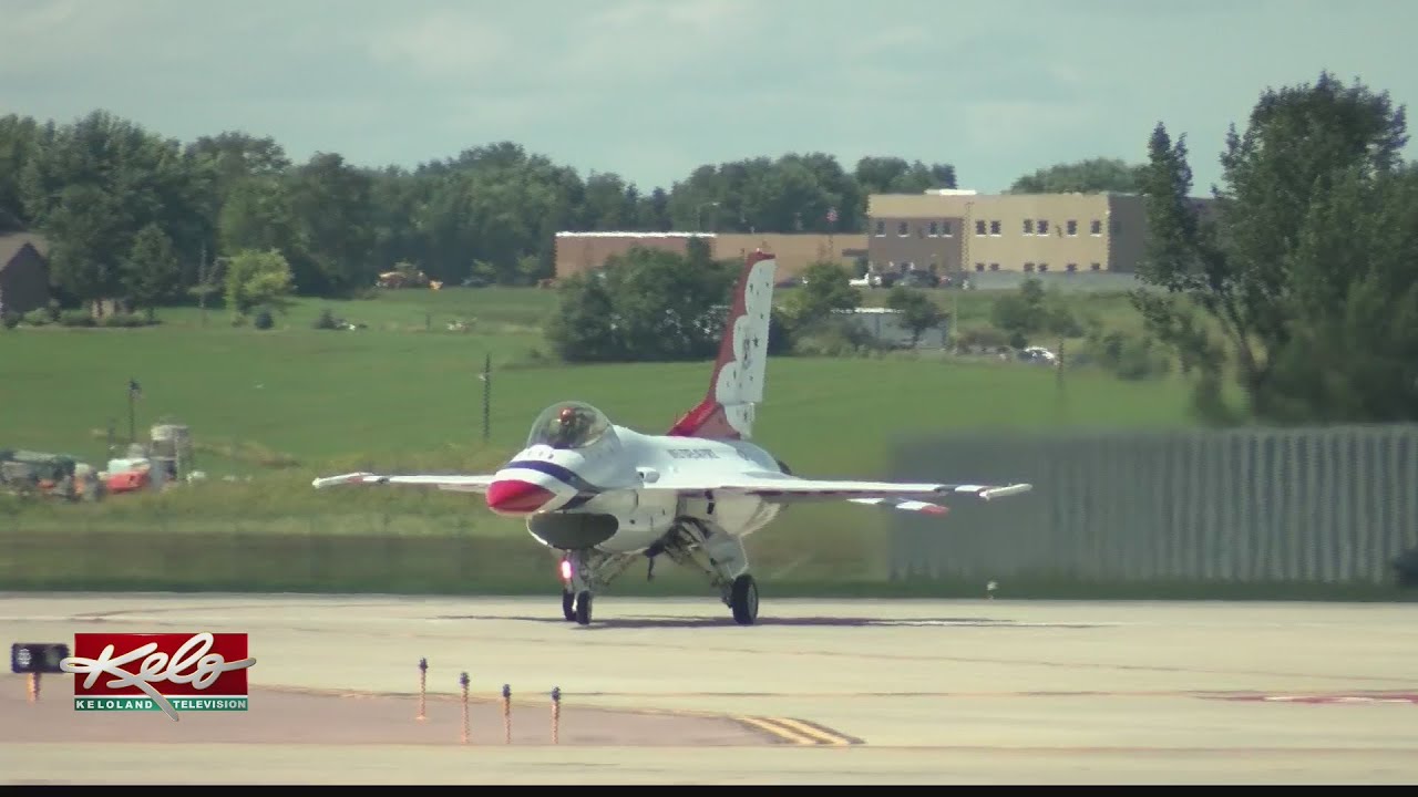 Thunderbirds taking flight during Sioux Falls Air Show YouTube