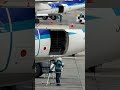脚立に乗って!カーゴドア・オープン!ANA WINGS Bombardier DHC-8-402Q Dash 8 大阪国際(伊丹)空港 #shorts