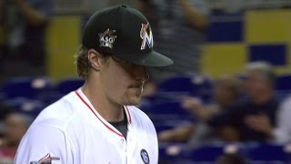 STL@MIA: Gordon makes nice play after a bobble