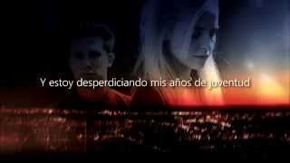 London Grammar - Wasting my Young Years (Español)