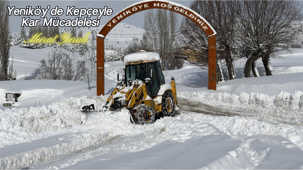 Sivas Hafik Yeniköy'de Kepçeyle Kar Mücadelesi