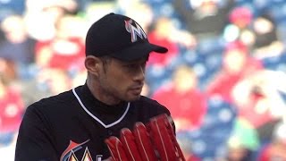 MIA@PHI: Ichiro makes first MLB pitching appearance