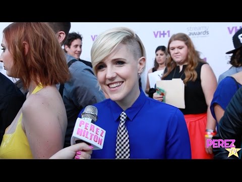Hannah Hart Reveals Her Favorite Date Night Meal & Best Thing She's Cooked For Ingrid Nilsen