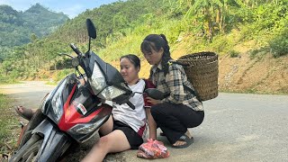 While Heading Home After Selling Ginger, a Kind-Hearted Girl Stops to Help a Stranger in Need