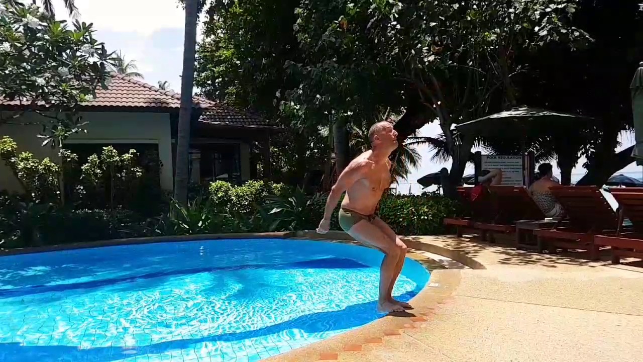 Backflip into the pool / Rückwärtssalto in den Pool YouTube