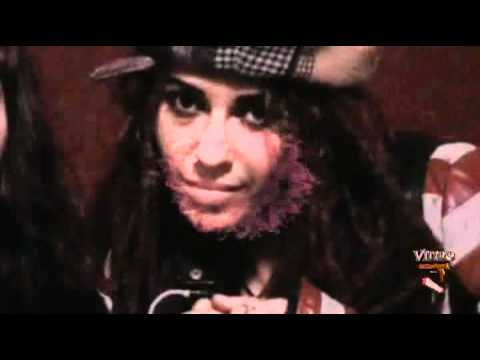 What's Up?  Lyrics  Linda Perry plays piano