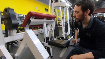 Hammer Strength bicep curl