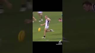 Chris Judd wins the 2010 Brownlow Medal.