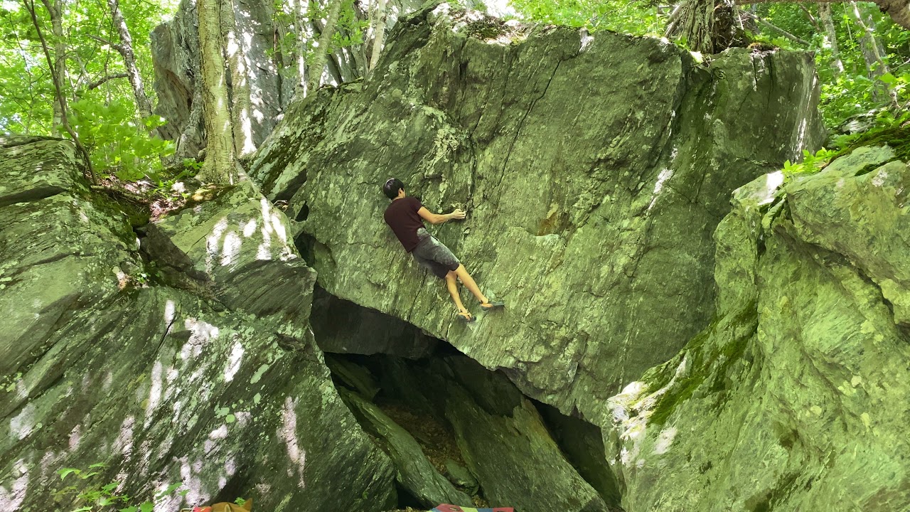 Smuggler's Notch Bouldering - Long Live the Queen V8/10