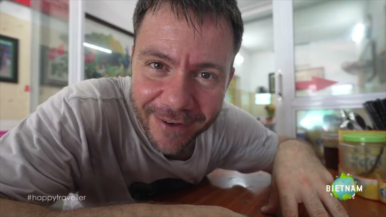 ΕΥΤΥΧΗΣ ΔΟΚΙΜΑΖΕΙ ΒΙΕΤΝΑΜΕΖΙΚΑ ΚΕΚΑΚΙΑ ΓΑΡΙΔΑΣ (BANH TOM)