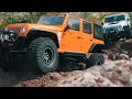 Axial SCX10 Jeep Wrangler (white,orange) Rock Crawling_#1