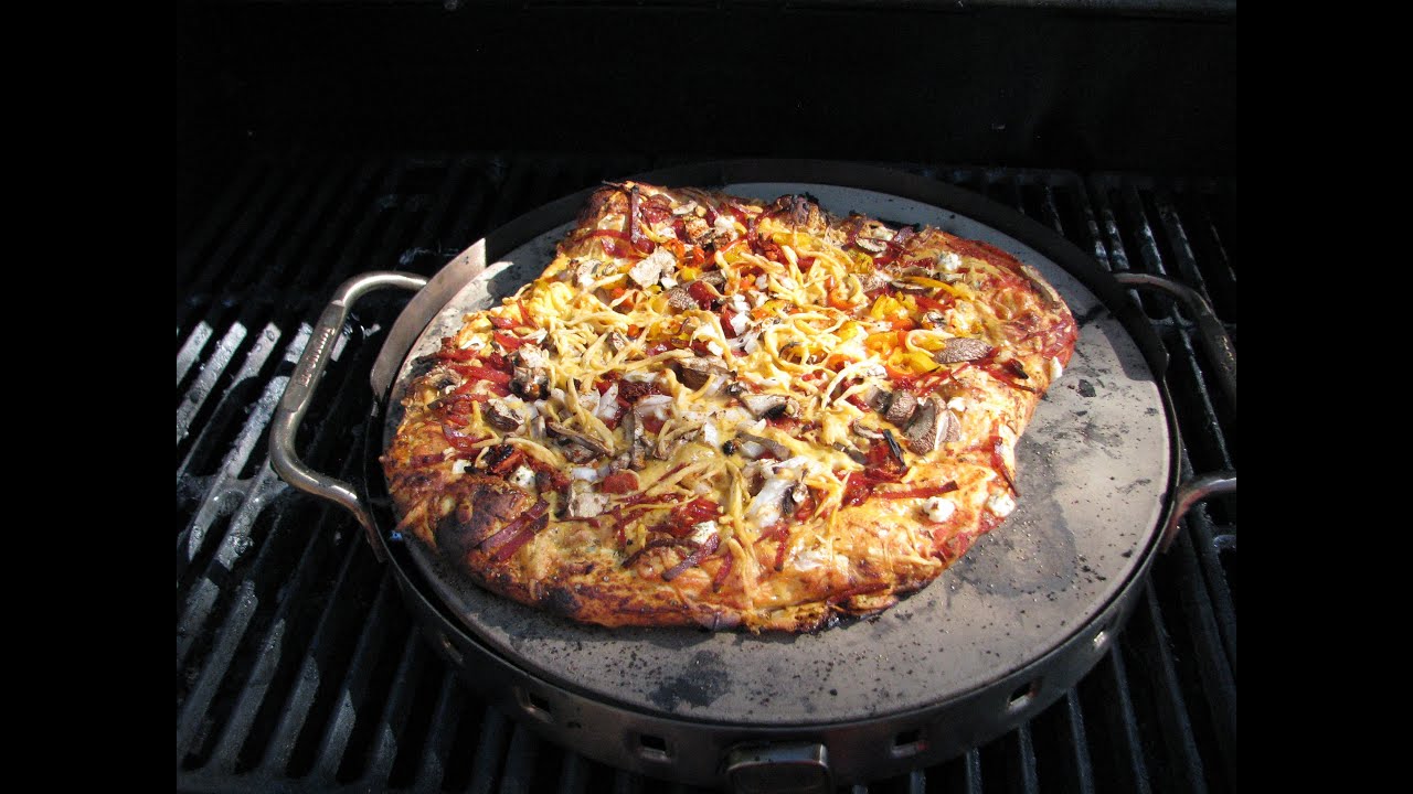 How to make BBQ Chicken Pizza, on a Gas BBQ Grill with ...