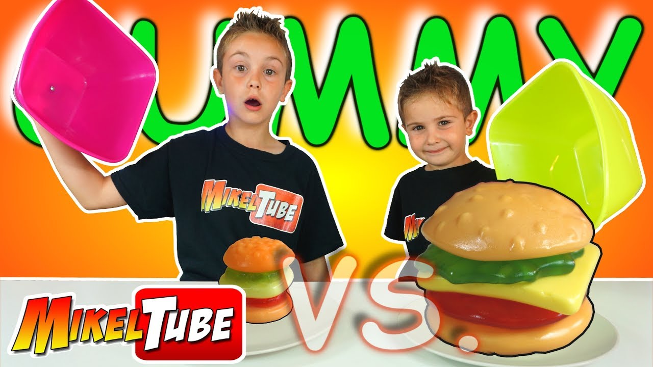 ⁣BIG GUMMY vs SMALL GUMMY! Reto Chuche Grande vs Gominola pequeña!!!