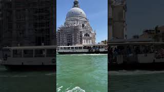 Канал Гранде, гондолы и волны — Венеция в движении! 🌊🛥️🇮🇹✨ #Венеция #ГрандКанал #италиясегодня