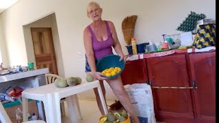 Descascando Os Pequis..