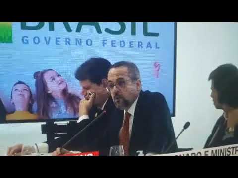 “DESMINISTRO” DA “DESEDUCASSÃO” FALA QUE MINISTROS DO SUPREMO TRIBUNAL FEDERAL SÃO VAGABUNDOS