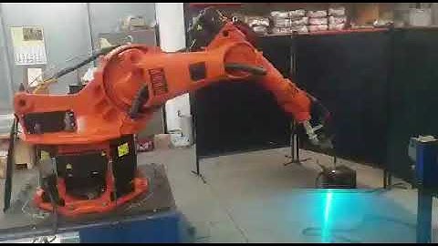KUKA KR30 krc2 con Fronius TPS4000 in EUROBOTS