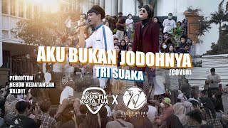 NYANYI LAGU SEJUTA UMAT DI KOTA TUA!! | AKU BUKAN JODOHNYA - TRI SUAKA (COVER)