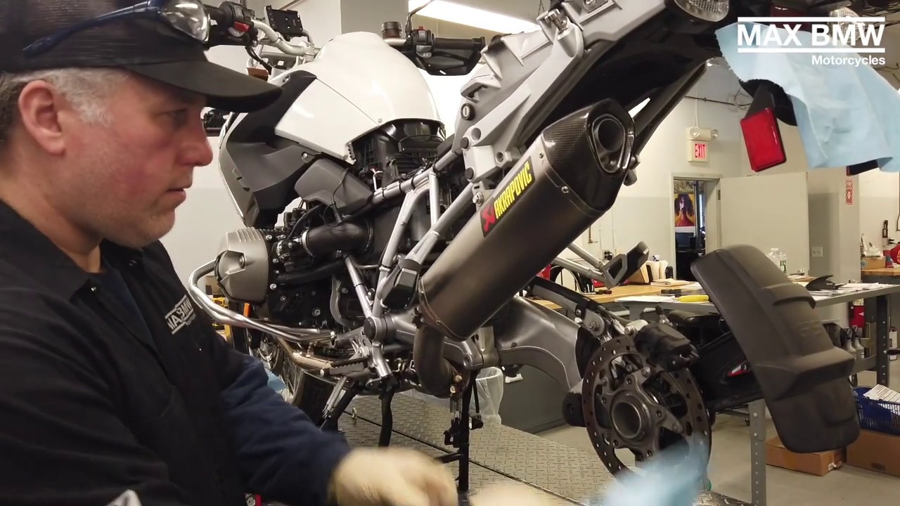Installation of a Slip-on Akrapovič Exhaust