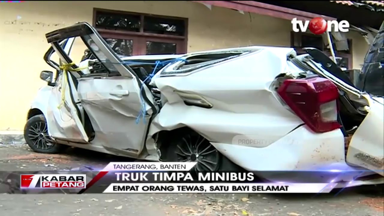 RUSAK PARAH!! Kondisi Kendaraan Yang Tertimpa Truk Tanah di Tangerang