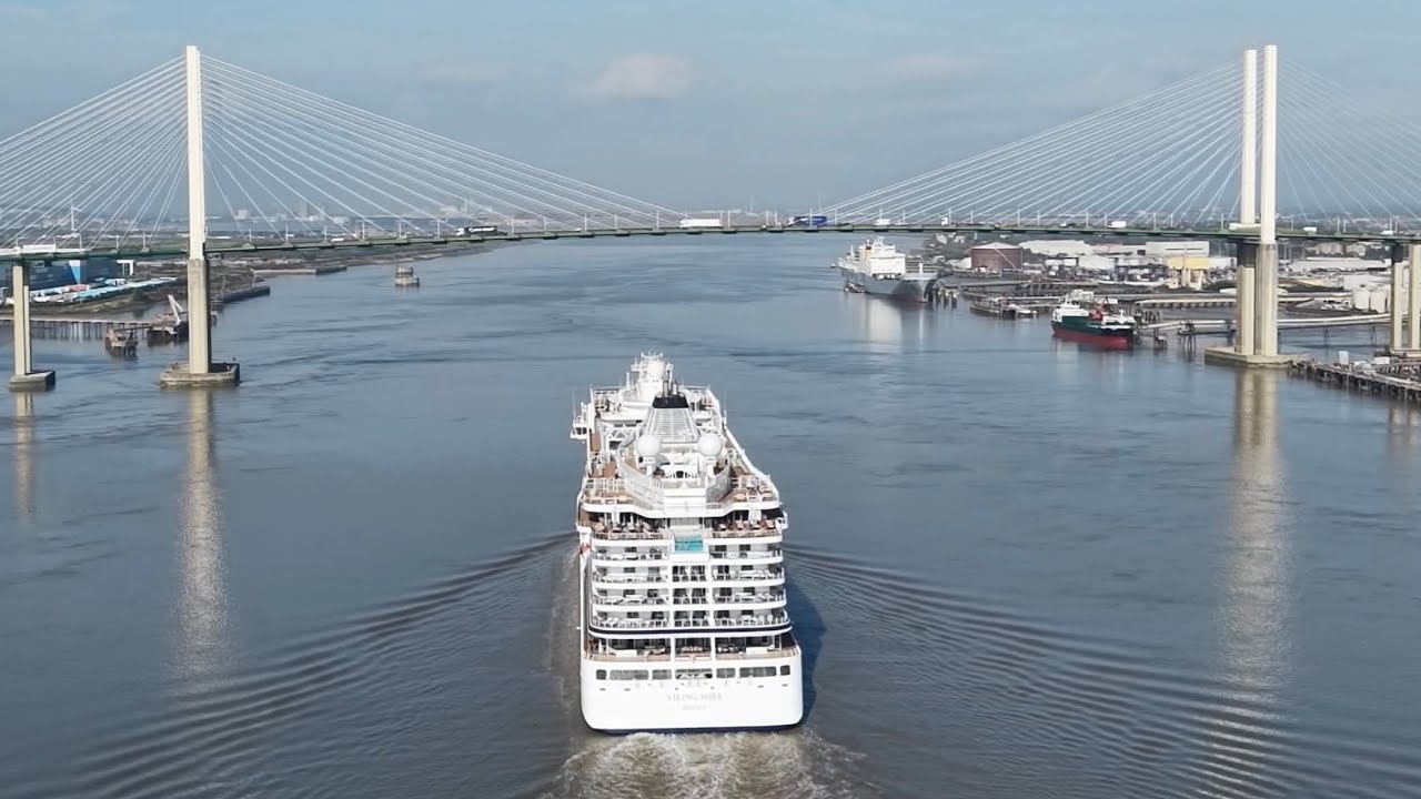 🇳🇴Viking MIRA approaching London by Queen Elizabeth II Bridge🇬🇧, 25/09/2026, 10:33 BST