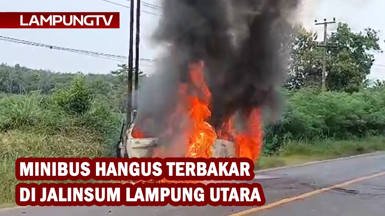 Minibus Hangus Terbakar di Jalinsum Lampung Utara