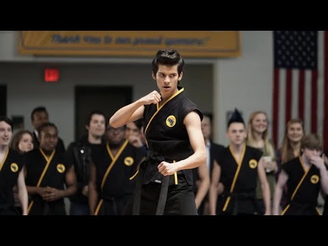 شب ضعيف بيتحول لوحش ف الفنون القتالية علشان ينتقم من المتنمرين ملخص الموسم الاول كامل Cobra Kai