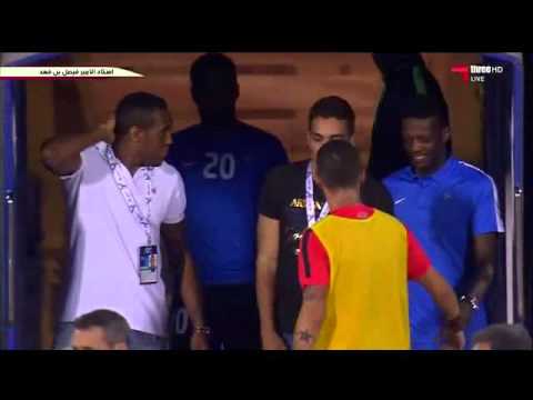 تياغو نيفيز لاعب الهلال السابق يحيي رفاقه في فريق الهلال