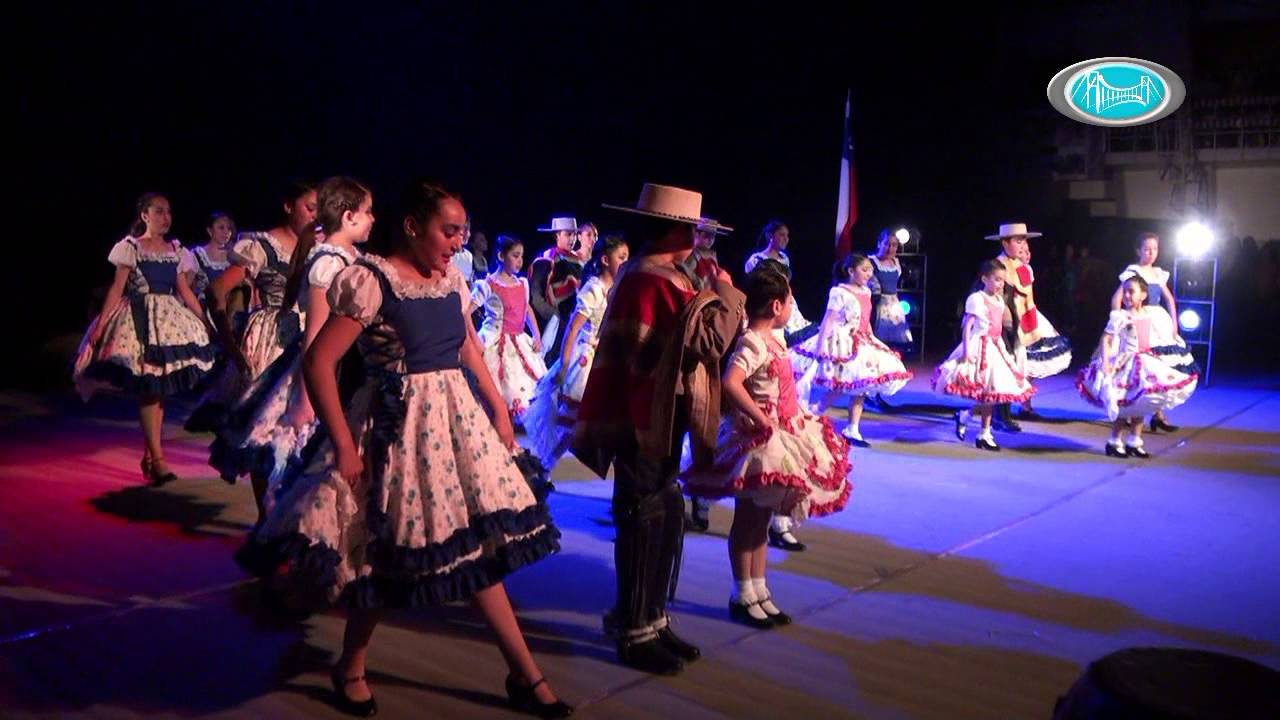 MUESTRA FOLKLÓRICA COLEGIOS MUNICIPALES CARAHUE 2014