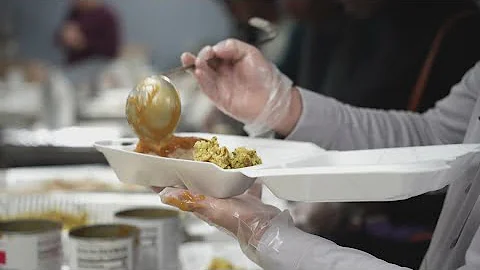 Mozel Sanders Thanksgiving Day Dinner sends thousands of meals to Hoosiers | LIVE