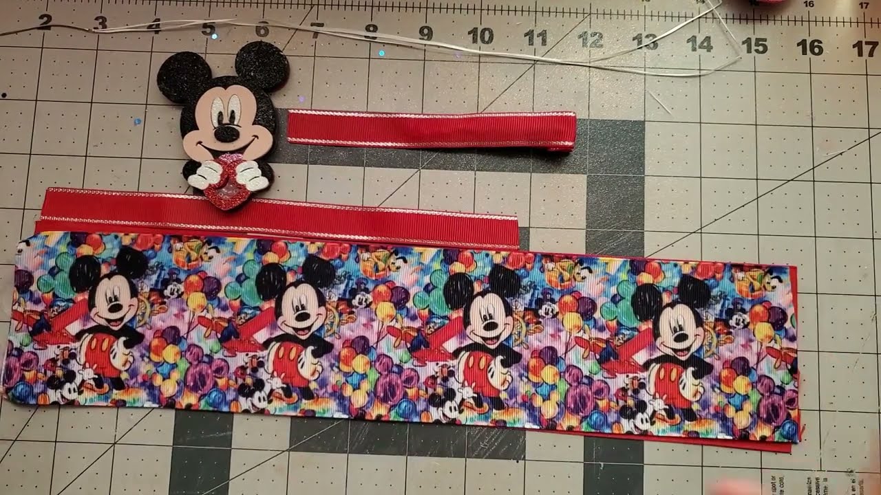 MOÑO SUPER LINDO con poco material CON LISTON DE 7.5 CM