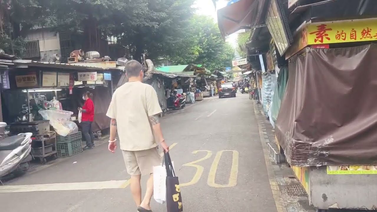 下午的南機場夜市#夜市 #美食 #邱氏虱目魚粥#岡山肉燥飯#好吃炸雞#日常vlog 