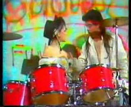 Almodovar y Mcnamara - Voy a ser mama