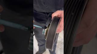 Diagnosing a leaking crankshaft seal on 2004 Land Rover Discovery 4.6L V8 #carrepair #machineshop