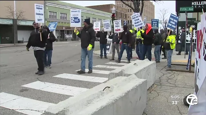 Rail workers rally for better working conditions a...