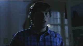 Smallville scene S3-03 Extinction bulletproof Clark