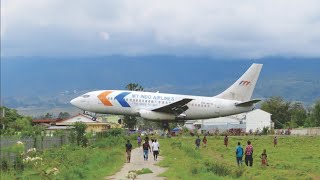 Landing Wamena Airport, Boeing 737-200 & 300 My Indo Airlines & Trigana Air - Papua Plane Spotters