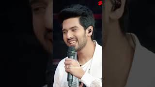 KAUN TUJHE❤😢 Ft. Armaan Malik In Front Of Sushant & Bhumi In The Voice Stage #memories #shorts Resimi