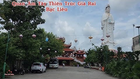Chùa Quan Âm Tây Thiên Trúc Bạc Liêu. Nhiều Người Cúng Bái Và Bữa Ăn Đông Vui Vô Cùng. 