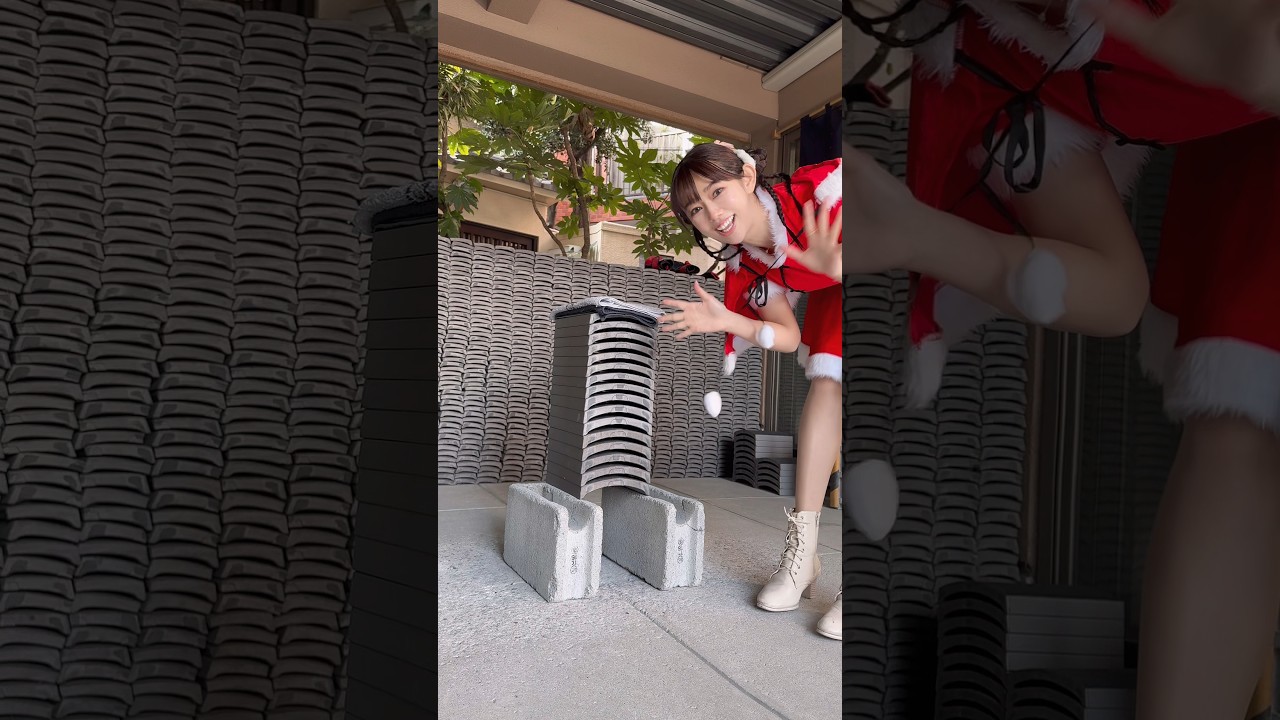 ⌇Merry Christmas! 瓦割り🎅⊹꙳Let’s Break Some Bricks! ______#瓦割り #かかと落とし #サンタコス #christmas