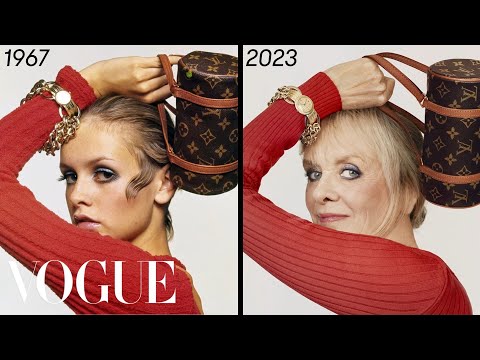 60s Supermodel Twiggy Recreates a Classic Photo - 56 Years Later