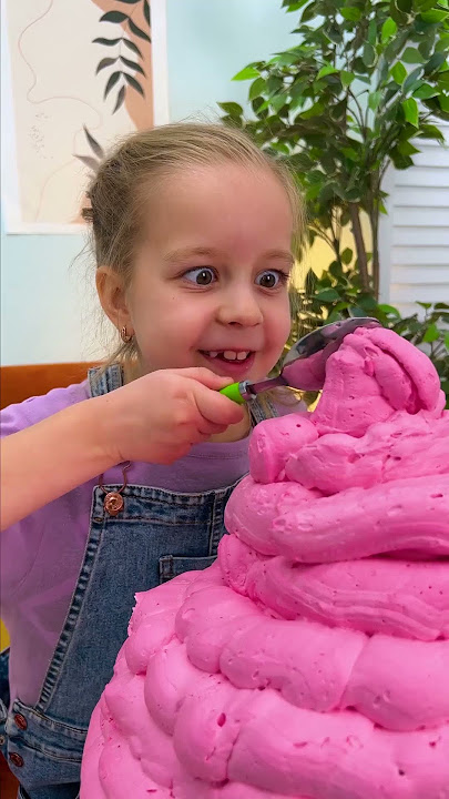 Giant Ice Cream For a Little Girl! 🥰🍦