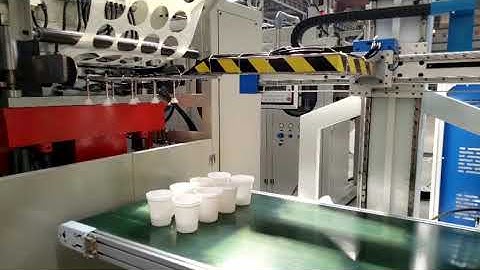 Robot stacker for cup