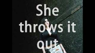 Amy Winehouse - Fool's Gold (lyrics) chords