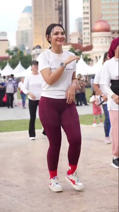 Nadia brian seksi